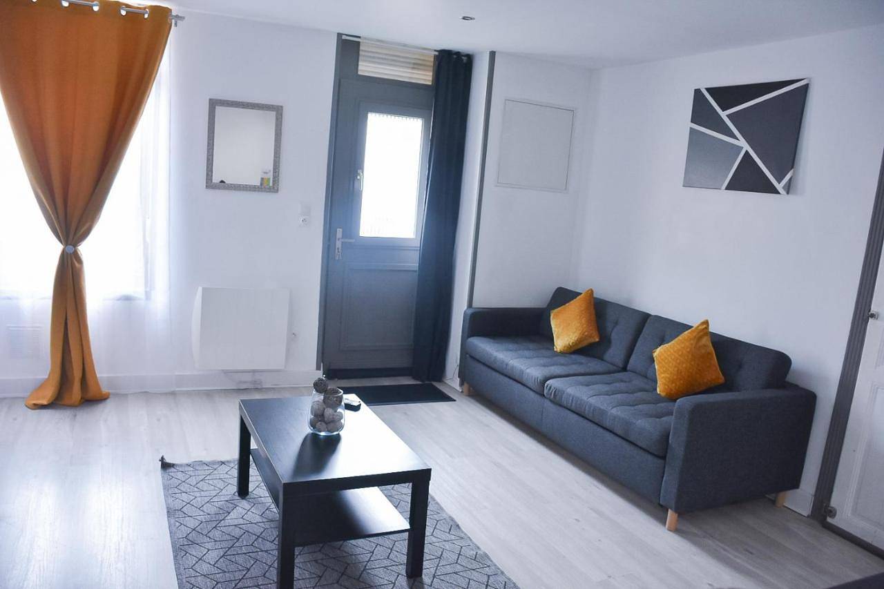 Appartement entier, One-Bedroom Apartment in Louvroil, Avesnes-sur-Helpe