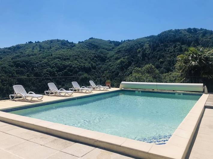 Gîte pour 4 personnes, avec Terrasse et Piscine à Vals-les-Bains