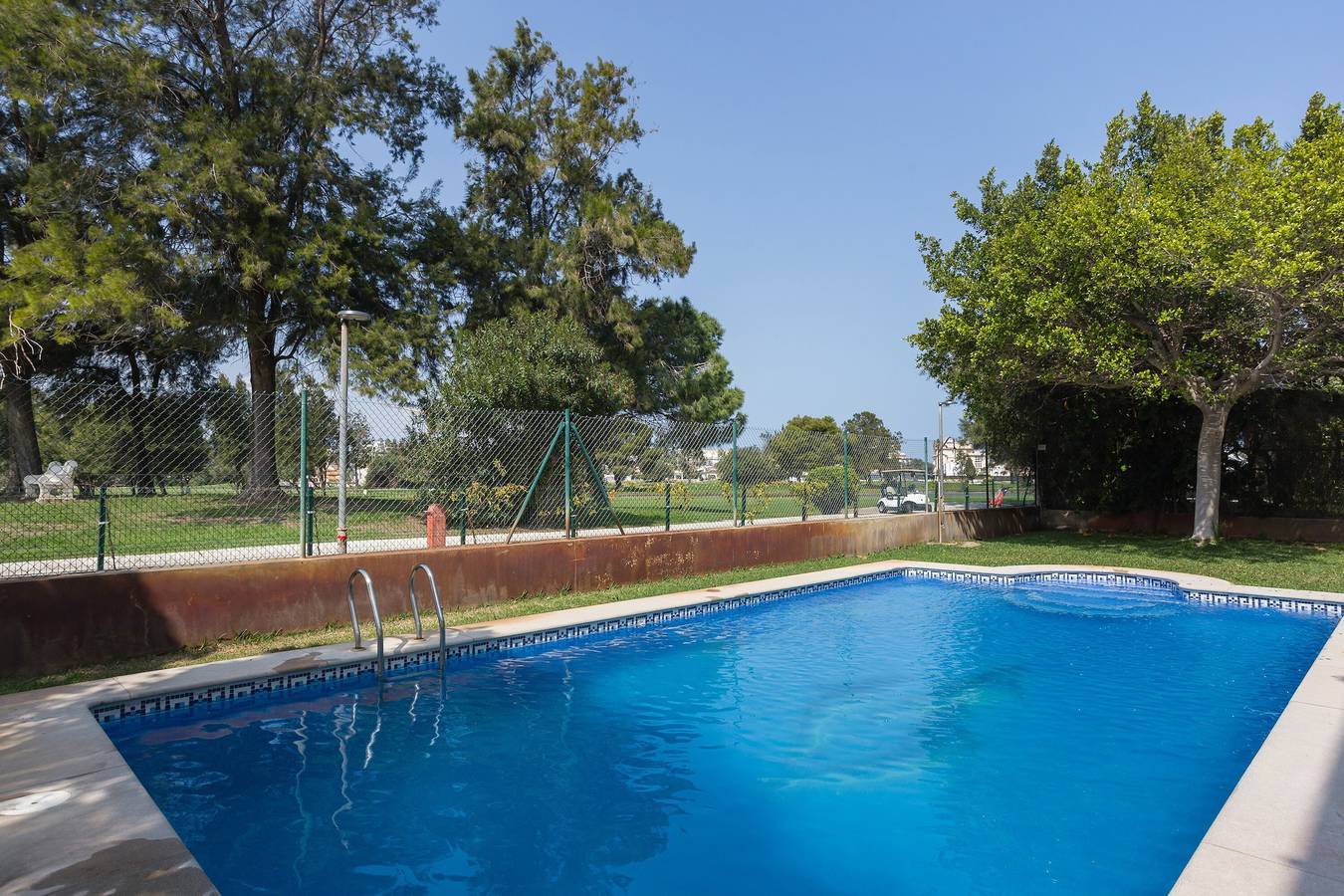 Casa Vacacional 'Adosado Oliva Nova' con Piscina Compartida, Terraza y Wi-Fi in Oliva, Costa Blanca