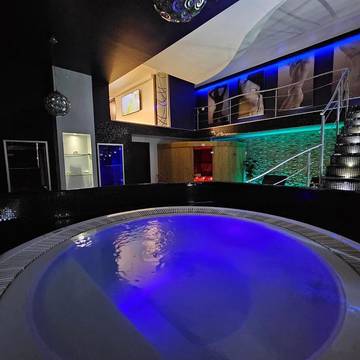 Chambre d’hôte pour 2 personnes, avec jacuzzi ainsi que sauna et terrasse à Fasano