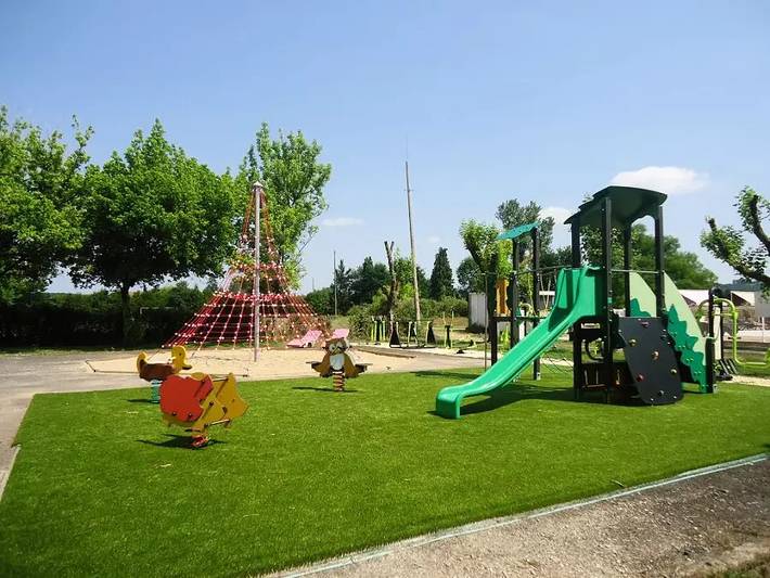 Camping pour 4 personnes, avec terrasse et piscine en Dordogne - 4