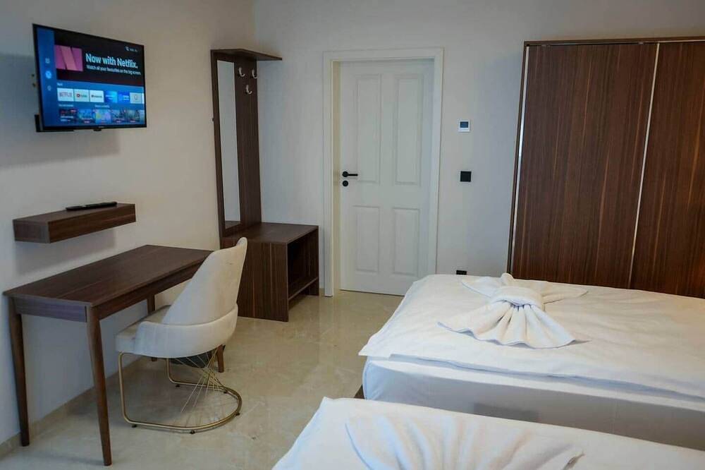 Ganze Wohnung, 3-Zi Wohnung für Messe, Familie & Monteure in Berenbostel, Garbsen