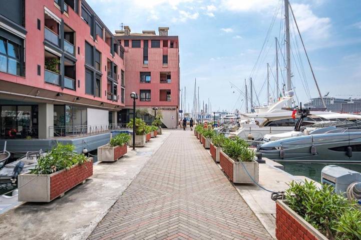 Appartamento vacanze per 5 persone, con Balcone e Terrazza nonché Panorama a Genoa