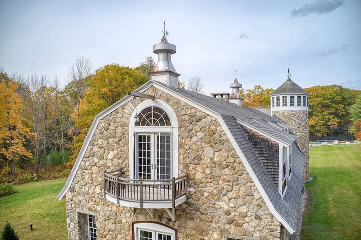 Vacation rental for 24 people, with yard in Lake Sunapee