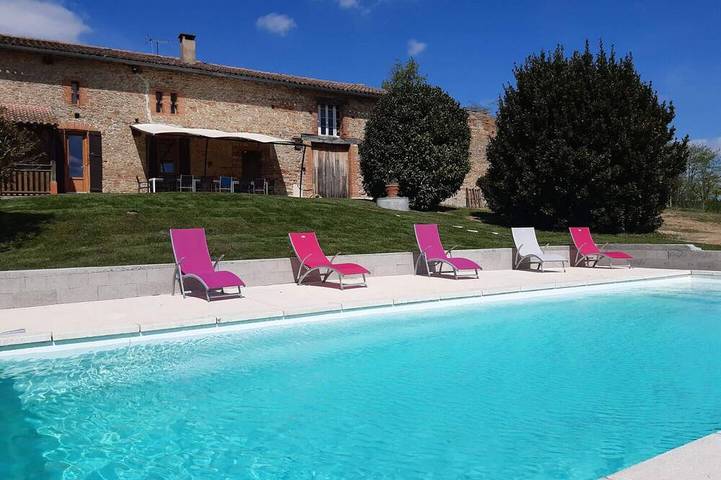 Location de vacances pour 14 personnes, avec piscine et jardin à Lavaur