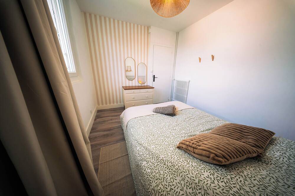 Entire apartment, Bright T3 with balcony and parking, 6 pers, Procé in Nantes, Nantes region