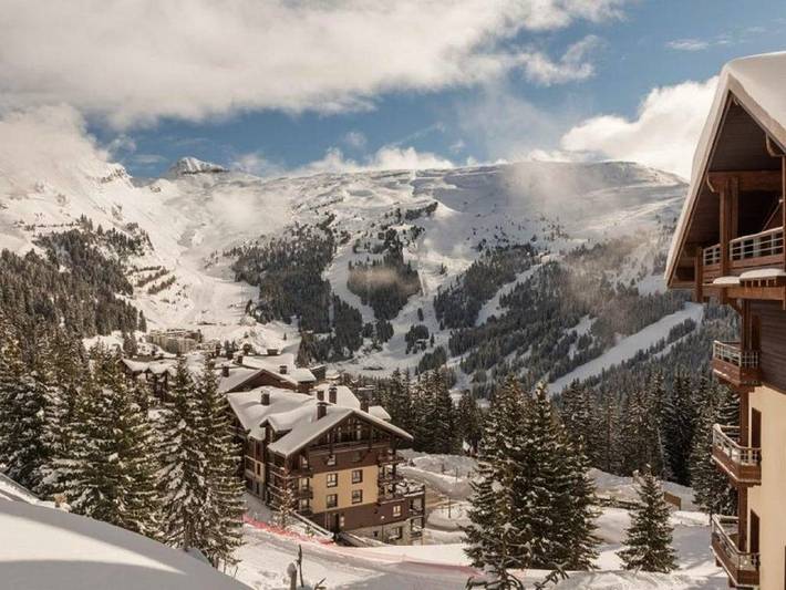 Appart’hôtel pour 8 personnes, avec vue et terrasse ainsi que piscine et sauna