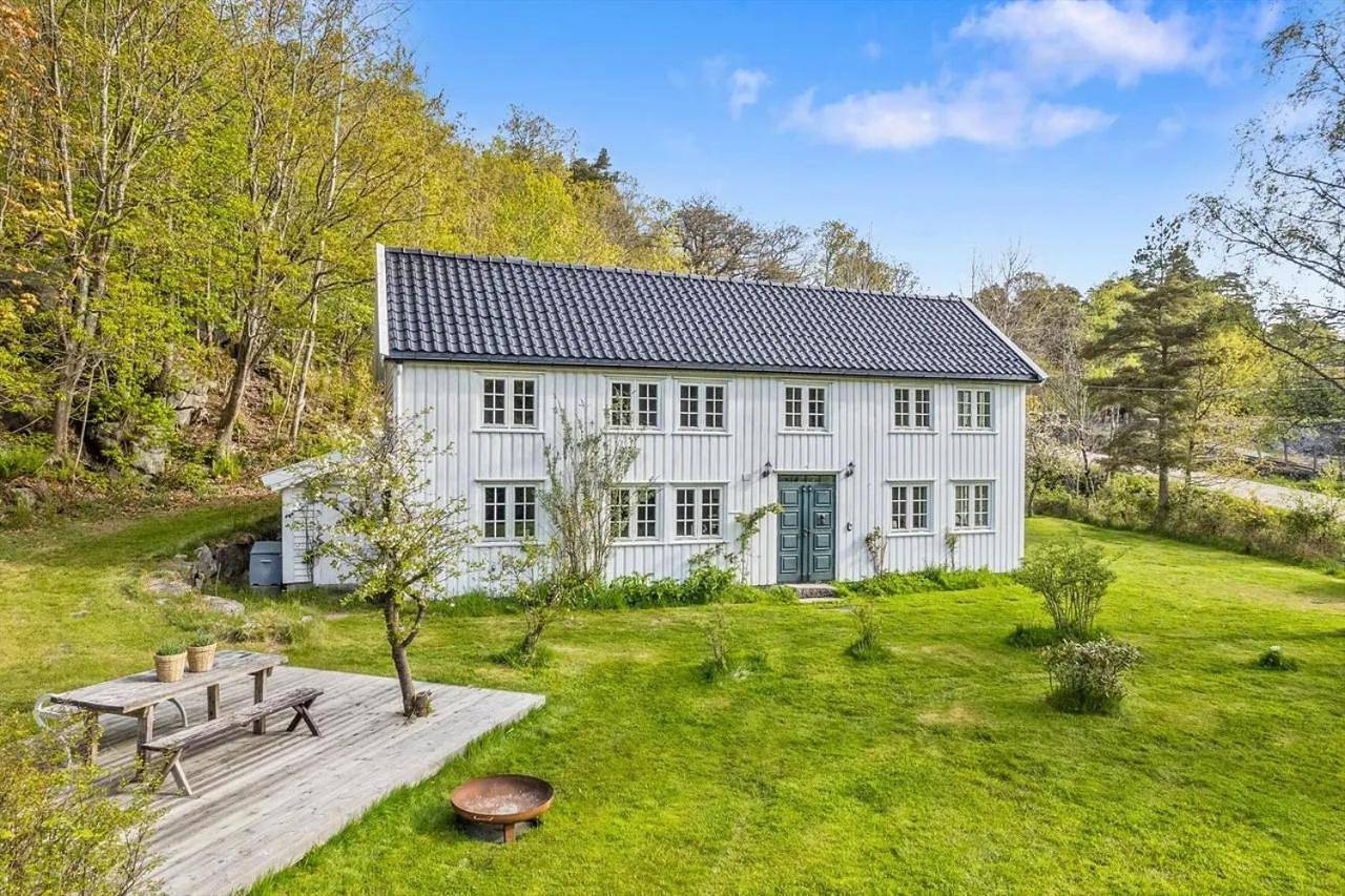 200-Year-Old House By The Southern Archipelago in Mandal