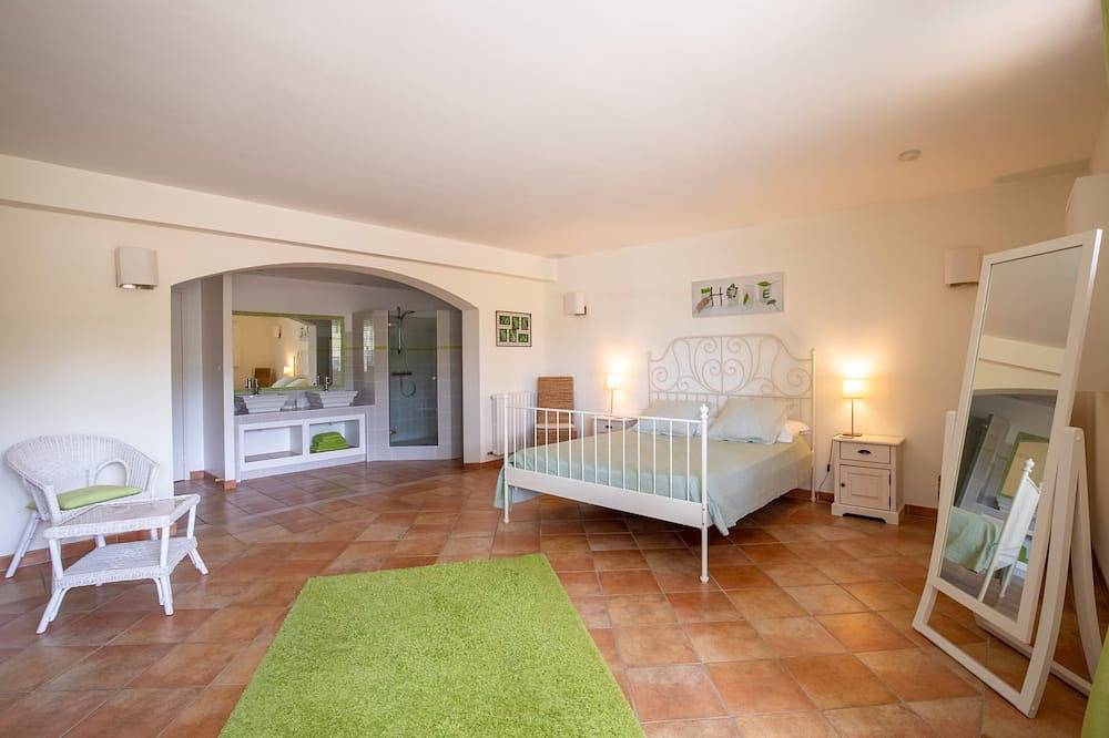 Le Clos des Pins, vue Mont Ventoux in Roaix, Vaucluse