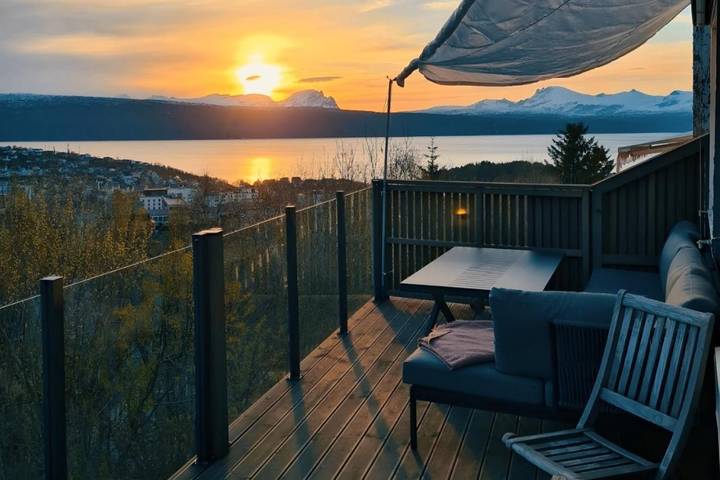 Gîte pour 8 personnes, avec jardin ainsi que sauna et vue dans Narvik