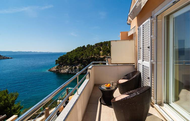 Ganze Ferienwohnung, Apartment mit Meerblick, Wifi, AC, Parkplatz und Terrasse - 2km zum Strand in Milna, Brac