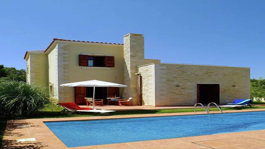 Ferienhaus für 8 Personen, mit Pool und Terrasse sowie Garten