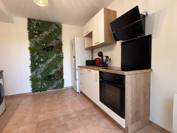 Gîte pour 4 personnes, avec jardin et piscine à Saché