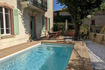 Location de vacances pour 14 personnes, avec balcon et jardin, animaux acceptés à Cavillargues