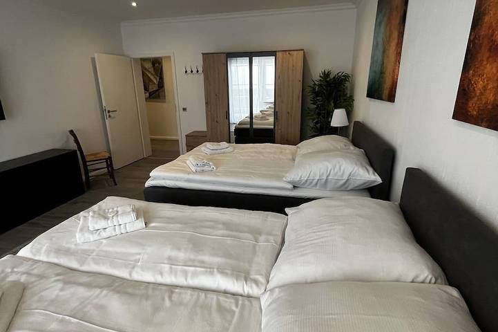 Ganze Wohnung, Exklusive Ferienwohnung 200 qm -  Nur 10 Minuten bis zur Heidelberger City in Sandhausen, Rheinebene