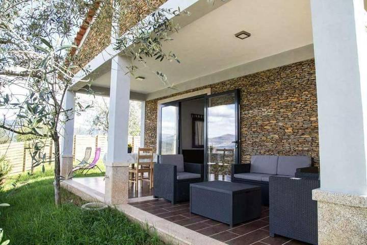 Gîte pour 5 personnes, avec Terrasse et Jardin ainsi que Piscine et Vue dans Arco de Baúlhe - 2