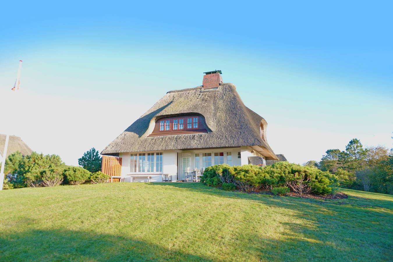 Ferienhaus 'Reetdachhaus' mit Meerblick, privater Terrasse und Wlan in Greveling, Nieblum
