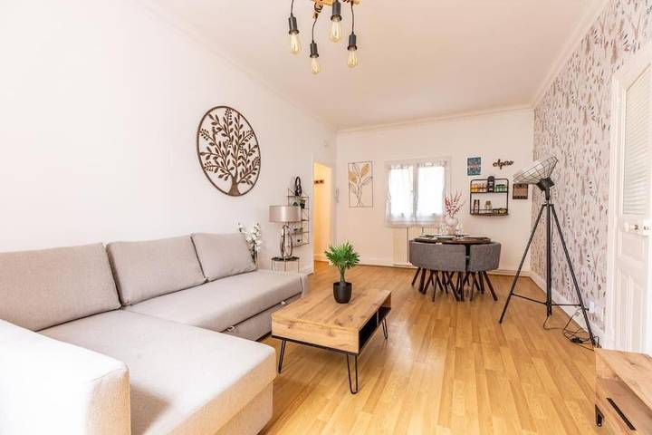 Gîte pour 10 personnes, avec Jacuzzi et Vue dans Thermes de Royat Chamalières - 4