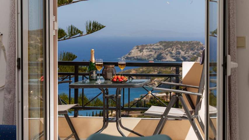 Appart’hôtel pour 2 personnes, avec Terrasse ainsi que Jardin et Vue