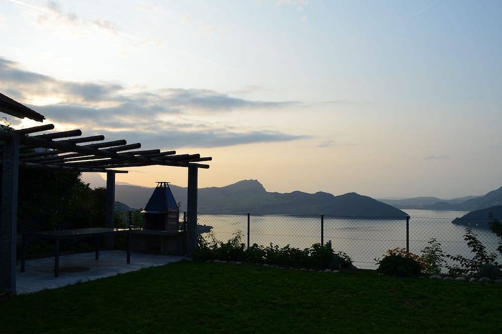 Ganze Wohnung, Ferienwohnung Vierwaldstättersee mit atemberaubender Aussicht und grossem Garten in Emmetten, Vierwaldstättersee