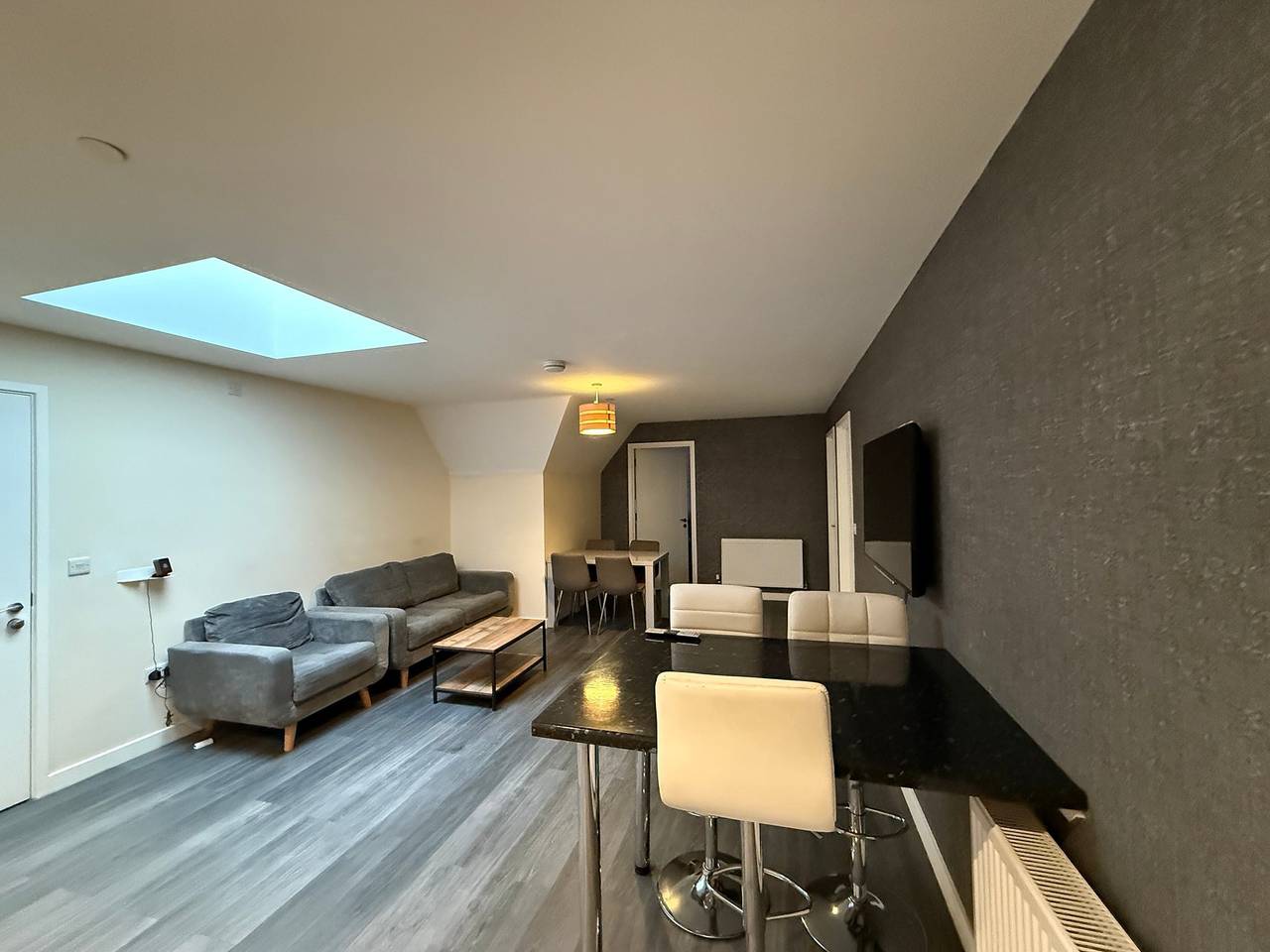 Entire apartment, Modern Egham Apartment for Six in Thorpe Park, Surrey