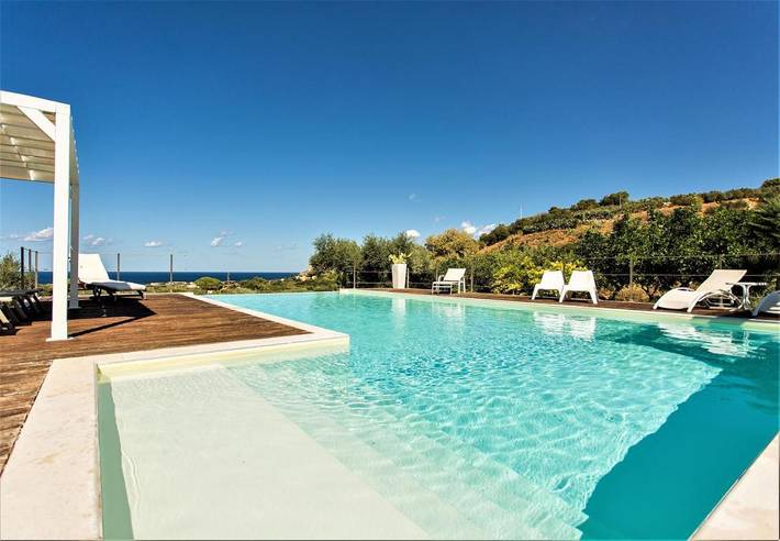 Ferienhaus für 6 Personen, mit Garten und Pool sowie Whirlpool