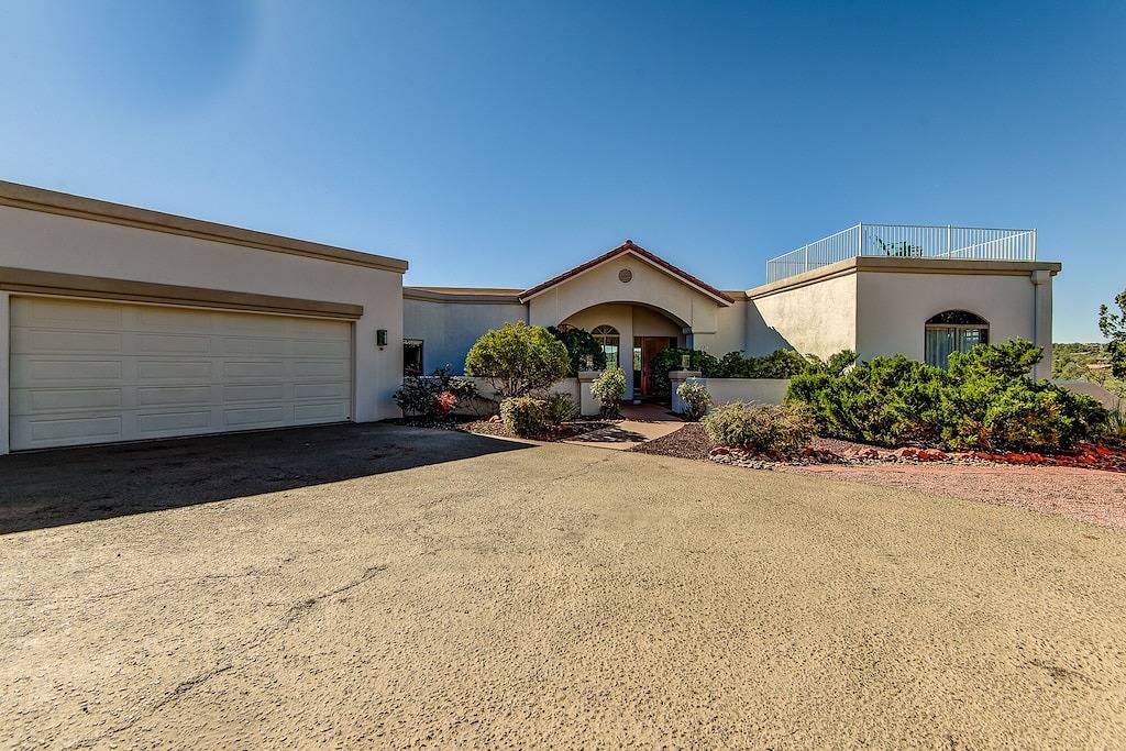 Sedona Blue Jay: Luxury 3Br home with private hot tub and stunning red rock views. in Sedona, Oak Creek Canyon