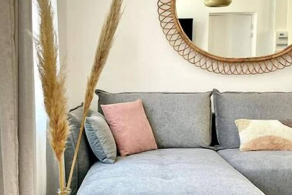 Entire apartment, Chez Clément et Mathilde - Plain-pied Hyper Centre in Saint-Amand-les-Eaux, Valenciennes region