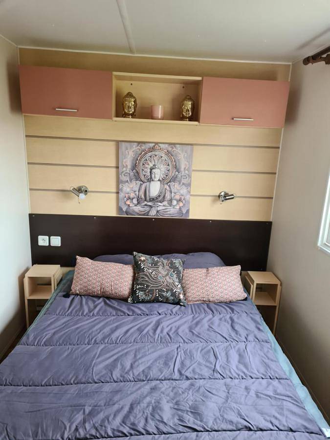 Camping pour 5 personnes, avec Terrasse et Jardin ainsi que Piscine et Vue à La Boissière-de-Montaigu