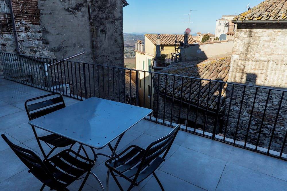 Appartamento intero, Todi centro -Appartamento Elegante con Vista Spettacolare. Terrazza Imperdibile! in Todi, Perugia e dintorni