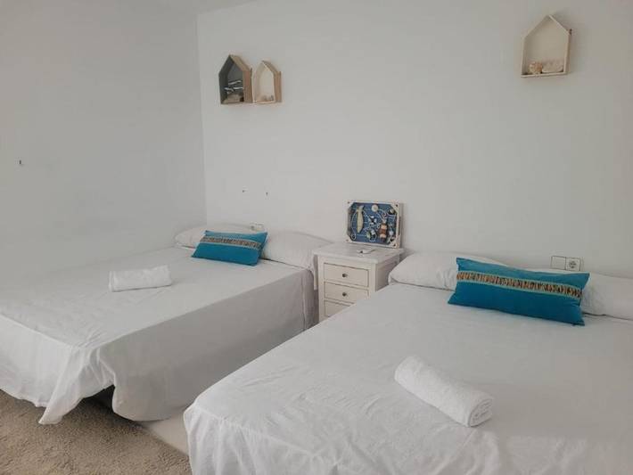 Location de vacances pour 7 personnes, avec vue ainsi que piscine et terrasse, animaux acceptés à Roca Llisa - 3