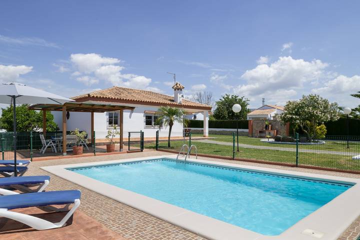 Holiday Home 'Alfonso Manuel' with Private Pool, Wi-Fi and Air Conditioning in Conil de la Frontera, Costa de la Luz