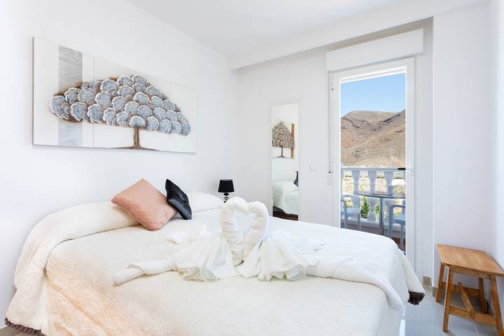 Gîte pour 6 personnes, avec terrasse et piscine à Los Cristianos - 2