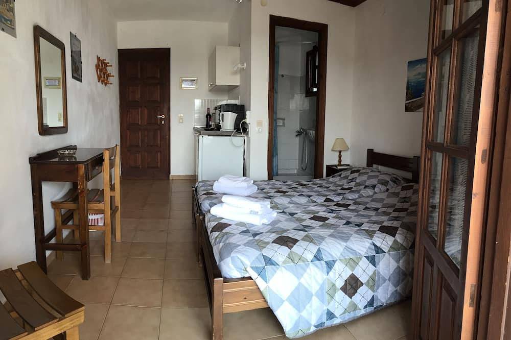 Entire apartment, Villa Perris Front Studio Number 7 in Kassiopi, Corfu
