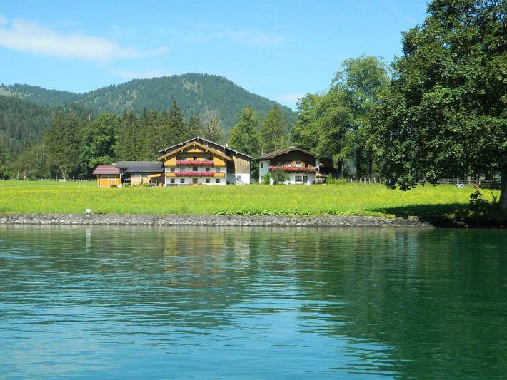 Hütte für 4 Personen, mit Balkon und Garten sowie Seeblick am Achensee