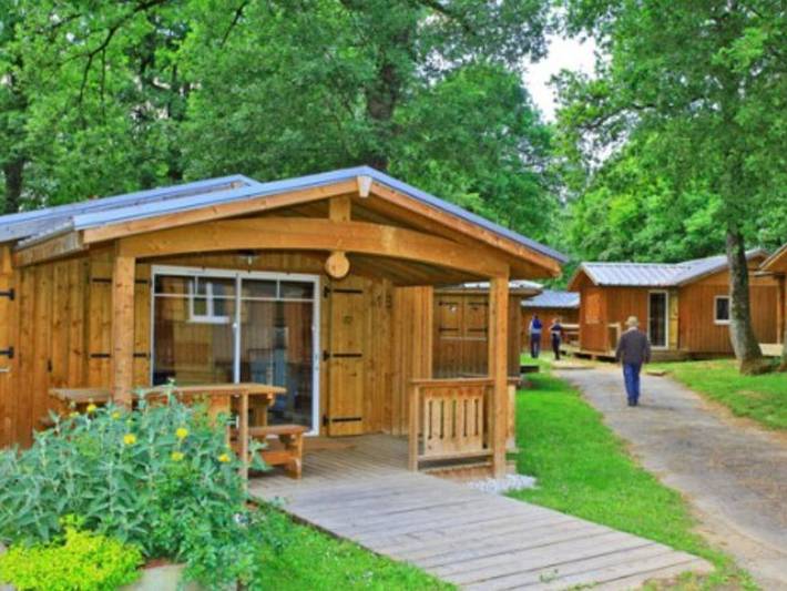Chalet pour 4 personnes, avec terrasse et piscine