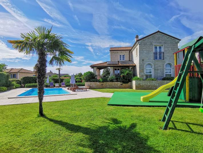 Villa für 10 Personen, mit Balkon/Terrasse und Garten sowie Pool und Sauna auf Krk