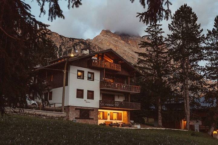 Hütte für 4 Personen, mit Whirlpool und Terrasse sowie Garten in Cortina d'Ampezzo