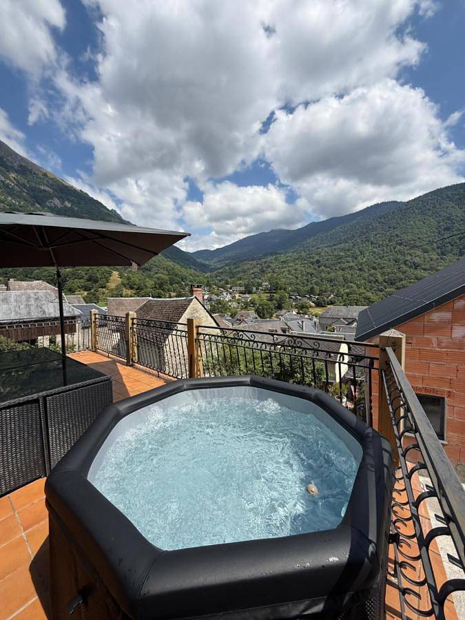 Gite 15 Places avec Jacuzzi à Boutx Le Mourtis in Boutx, Pyrénées