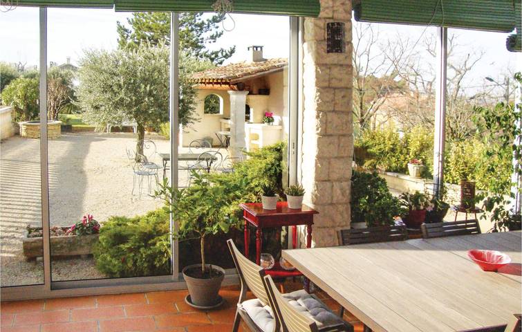 Apartamento con vistas a la montaña, piscina y aparcamiento in Robion, Parque natural regional del Luberon