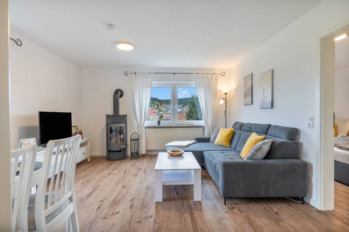Ganze Wohnung, Ferienwohnung AnGa mit Terrasse und Blick auf Wiesen,  modern und hell in Waldachtal, Mittlerer Schwarzwald