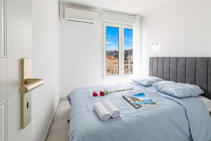 Gîte pour 4 personnes, avec piscine ainsi que balcon et vue sur l’océan dans Golfe-Juan - 4