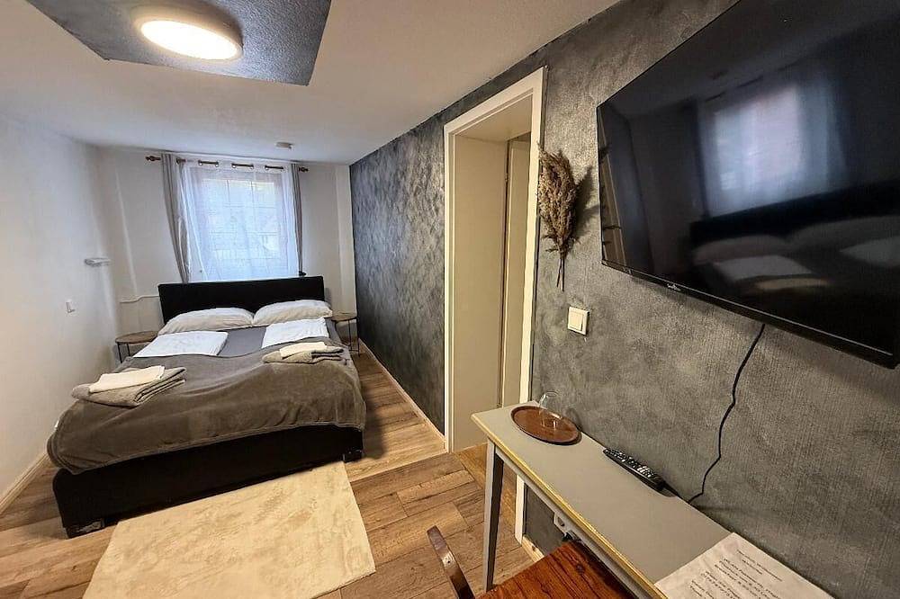 Ganze Wohnung, Kleines Doppelzimmer 16qm mit Smart-Tv in Steinsfeld, Taubertal