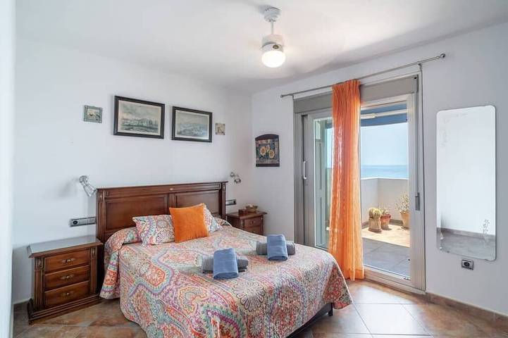 Ganze Wohnung, Penthouse in erster Strandlinie mit Meerblick in La Cala del Moral, Rincón de la Victoria