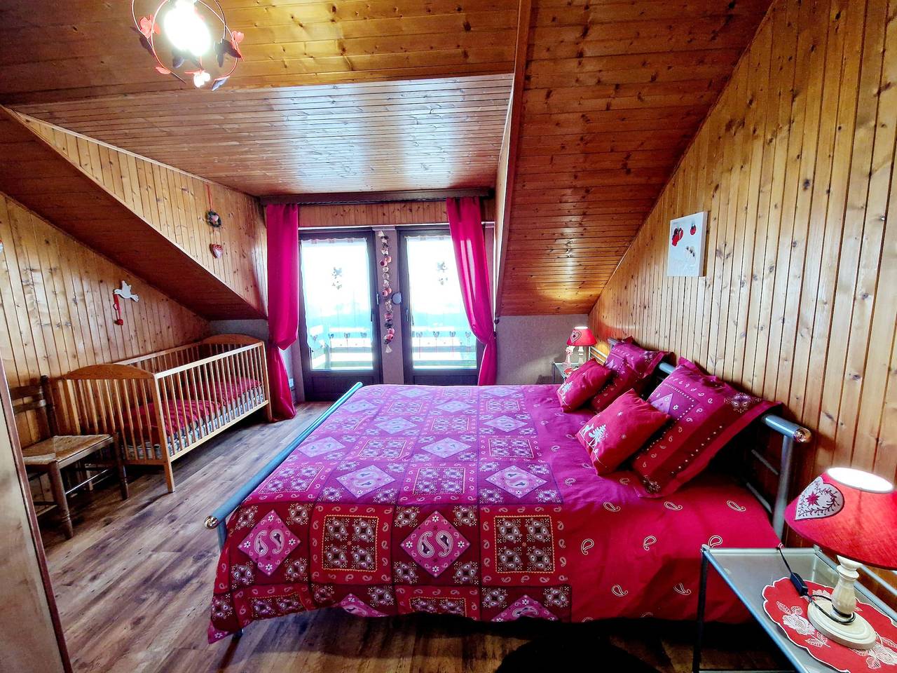 Maison de campagne « Le Gîte Fleuri » avec vue sur la montagne, Wi-Fi et climatisation in Haselbourg, Sarrebourg