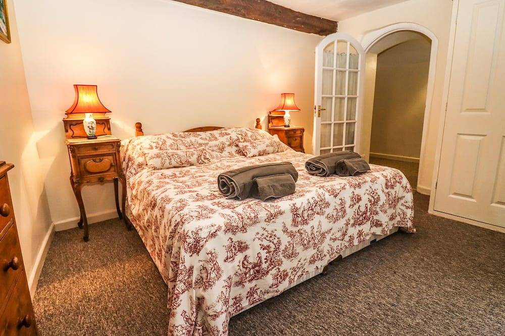 Dollar Ward House Basement, pet friendly in Cirencester in Cirencester, Gloucestershire