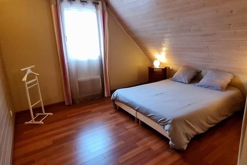 Location maison à Loubressac Nord Lot (46) 8 personnes avec piscine privée in Loubressac, Lot