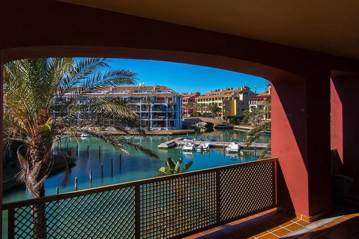 Vacation rental for 6 people, with Balcony and Hot tub as well as Yard in Sotogrande