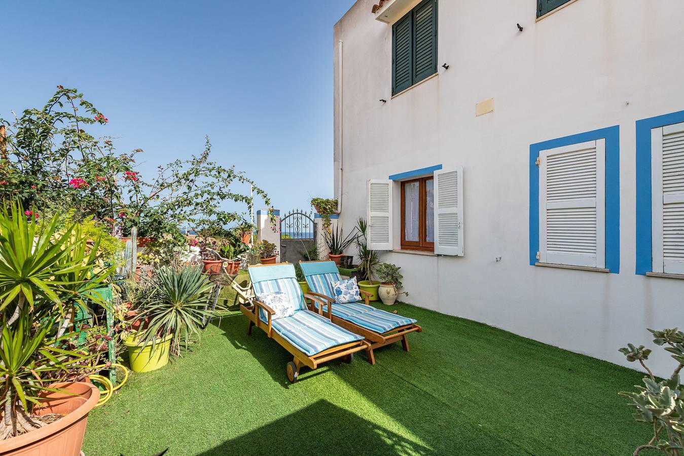 Casa vacanze 'Casa Leo' con vista mare, giardino e A/C in Calasetta, Sant'Antioco