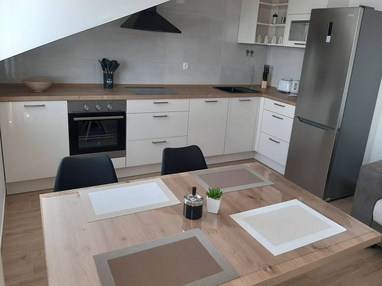 Ganze Wohnung, Ferienwohnung für 6 Personen mit Meerblick in Zavala, Hvar